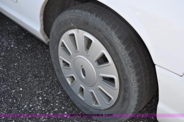 image for item F2078 2008 Ford Crown Victoria Police Interceptor