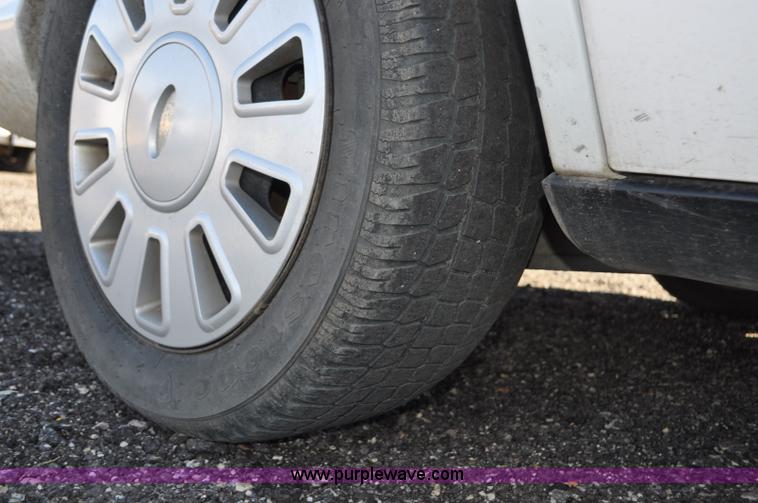 image for item F2078 2008 Ford Crown Victoria Police Interceptor