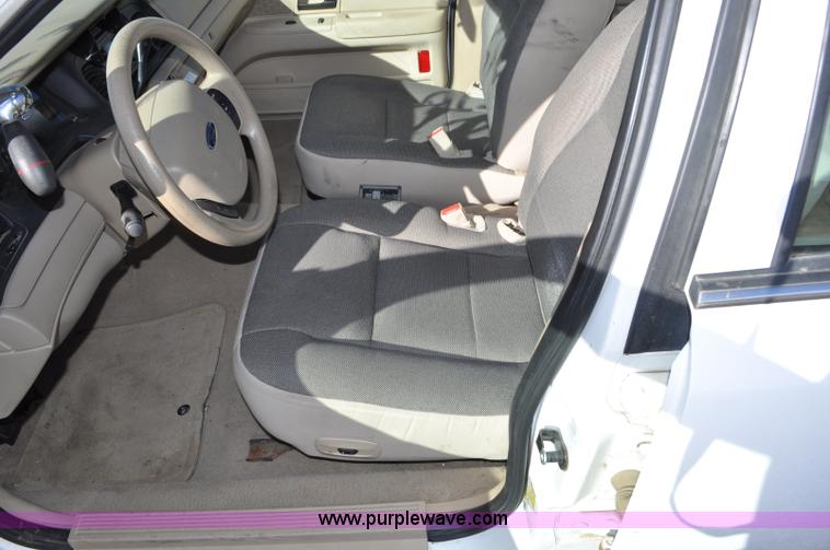 image for item F2078 2008 Ford Crown Victoria Police Interceptor