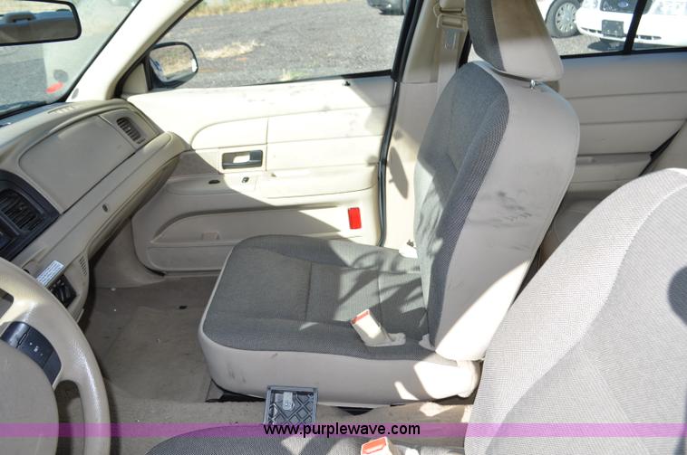 image for item F2078 2008 Ford Crown Victoria Police Interceptor