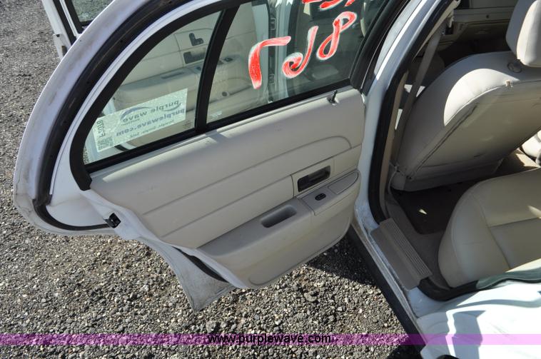 image for item F2078 2008 Ford Crown Victoria Police Interceptor