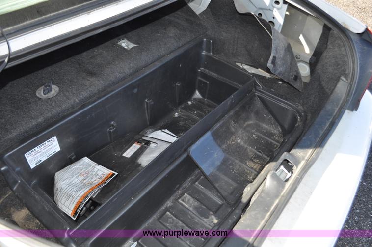 image for item F2078 2008 Ford Crown Victoria Police Interceptor