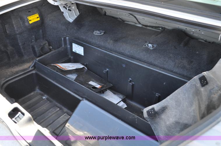 image for item F2078 2008 Ford Crown Victoria Police Interceptor