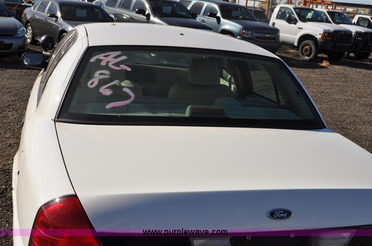 image for item F2078 2008 Ford Crown Victoria Police Interceptor