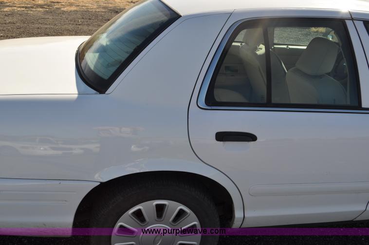 image for item F2078 2008 Ford Crown Victoria Police Interceptor
