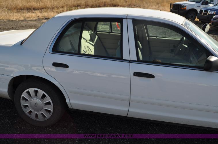 image for item F2078 2008 Ford Crown Victoria Police Interceptor