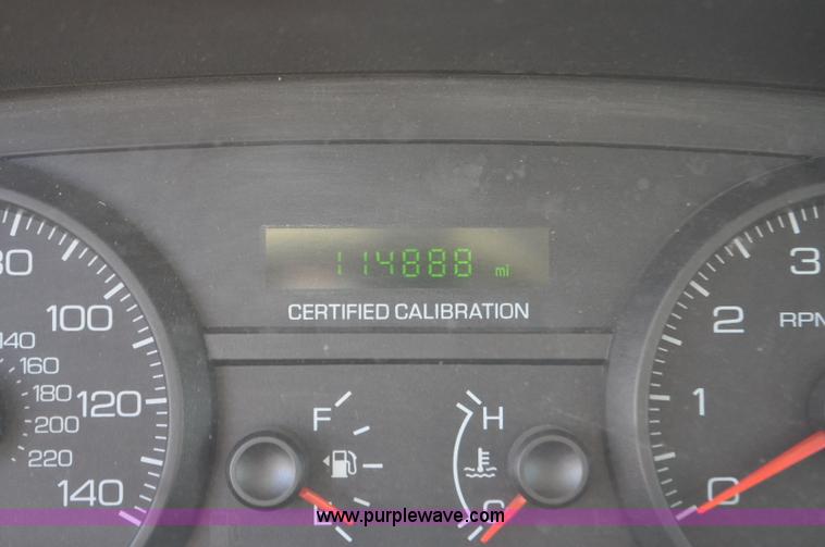 image for item F2078 2008 Ford Crown Victoria Police Interceptor