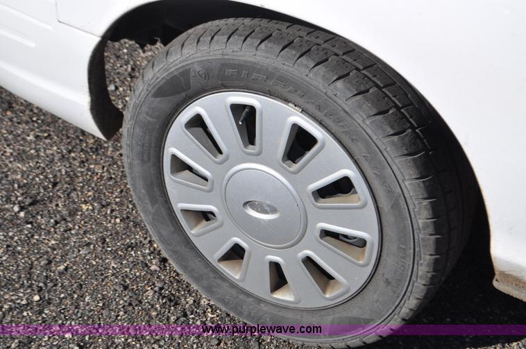 image for item F2079 2008 Ford Crown Victoria Police Interceptor