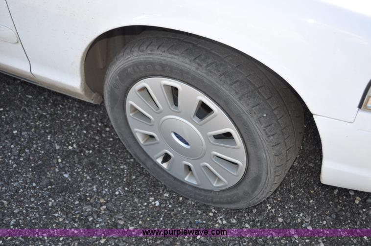 image for item F2079 2008 Ford Crown Victoria Police Interceptor