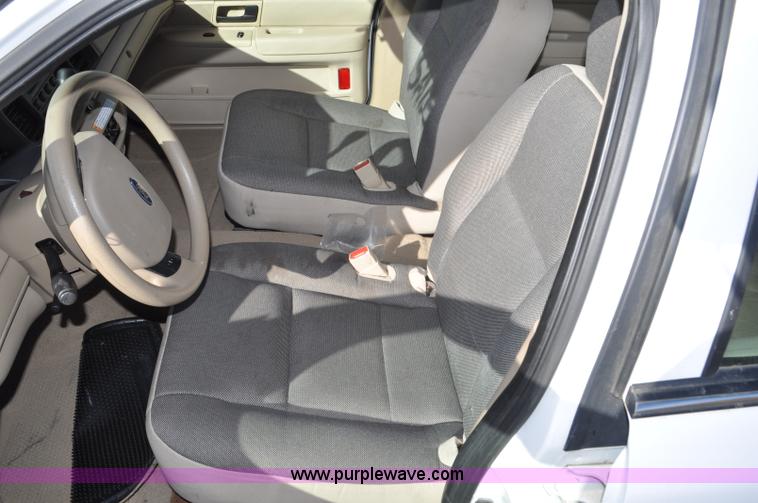 image for item F2079 2008 Ford Crown Victoria Police Interceptor