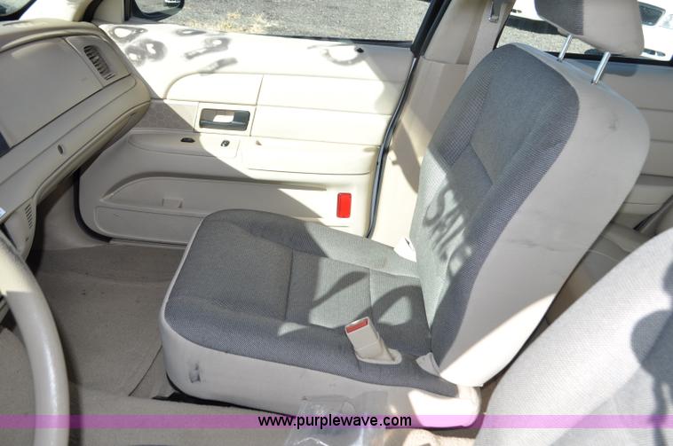 image for item F2079 2008 Ford Crown Victoria Police Interceptor