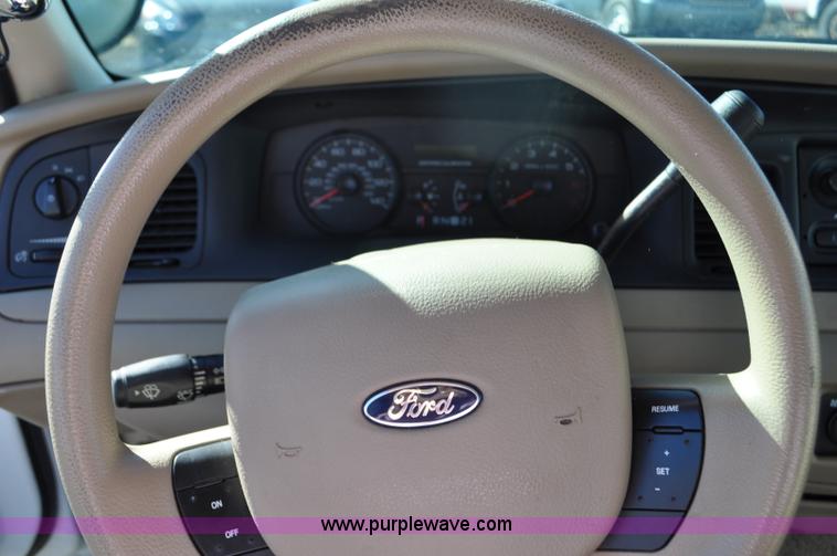 image for item F2079 2008 Ford Crown Victoria Police Interceptor