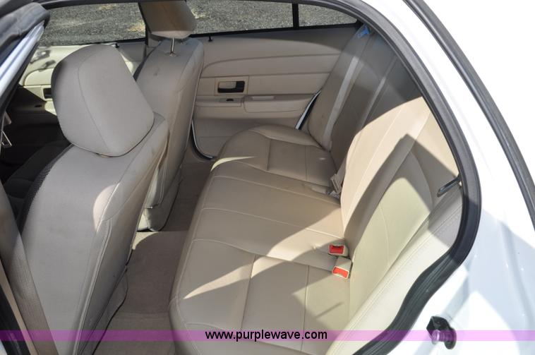 image for item F2079 2008 Ford Crown Victoria Police Interceptor