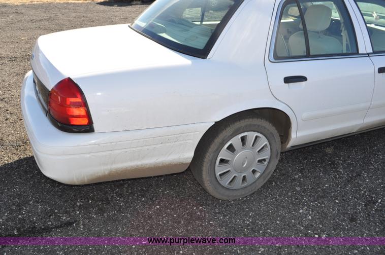 image for item F2079 2008 Ford Crown Victoria Police Interceptor
