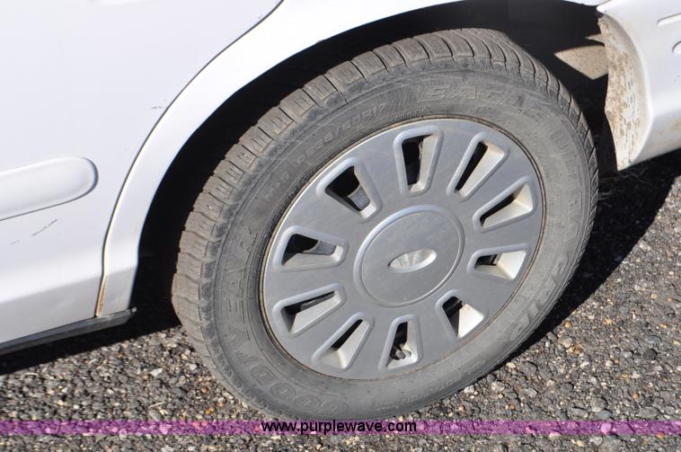 image for item F2080 2008 Ford Crown Victoria Police Interceptor