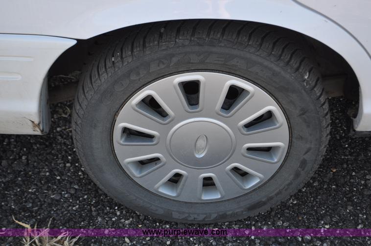 image for item F2080 2008 Ford Crown Victoria Police Interceptor