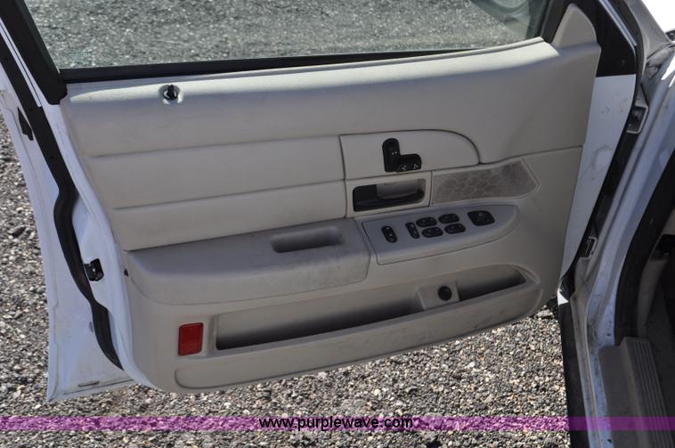 image for item F2080 2008 Ford Crown Victoria Police Interceptor