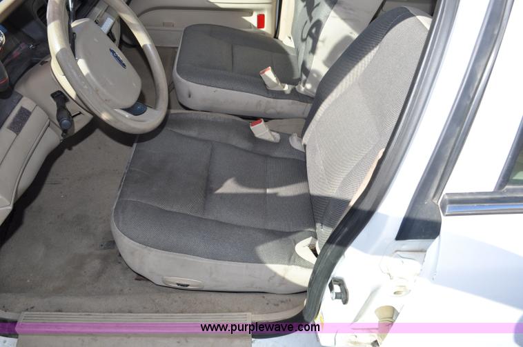 image for item F2080 2008 Ford Crown Victoria Police Interceptor