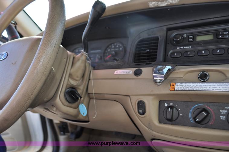 image for item F2080 2008 Ford Crown Victoria Police Interceptor