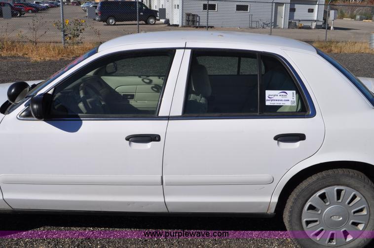 image for item F2080 2008 Ford Crown Victoria Police Interceptor
