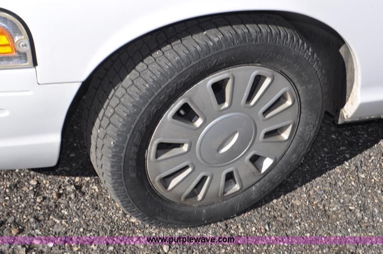 image for item F2081 2008 Ford Crown Victoria Police Interceptor