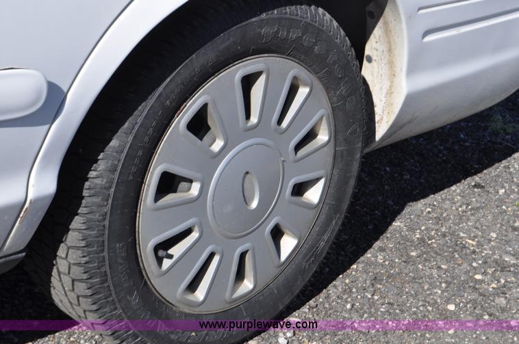 image for item F2081 2008 Ford Crown Victoria Police Interceptor