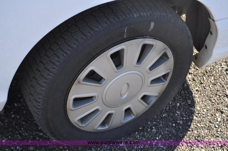 image for item F2081 2008 Ford Crown Victoria Police Interceptor