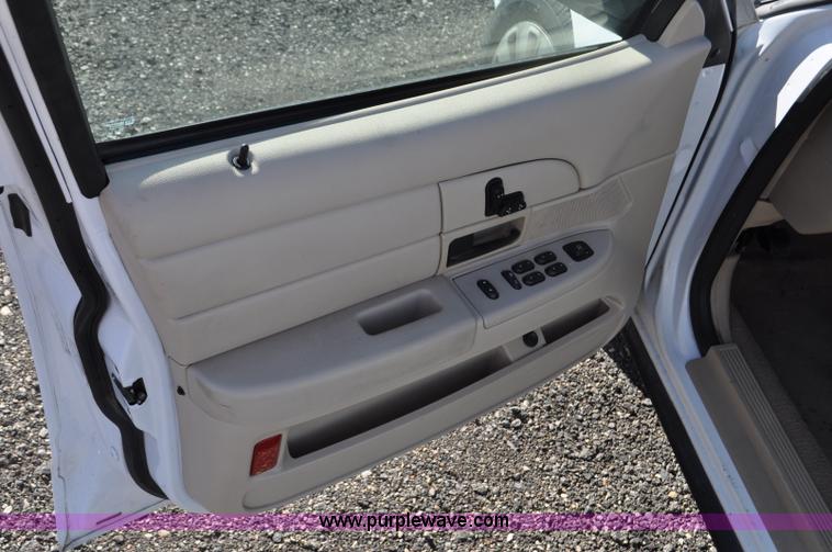 image for item F2081 2008 Ford Crown Victoria Police Interceptor