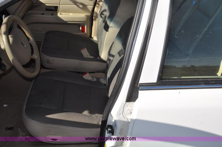 image for item F2081 2008 Ford Crown Victoria Police Interceptor