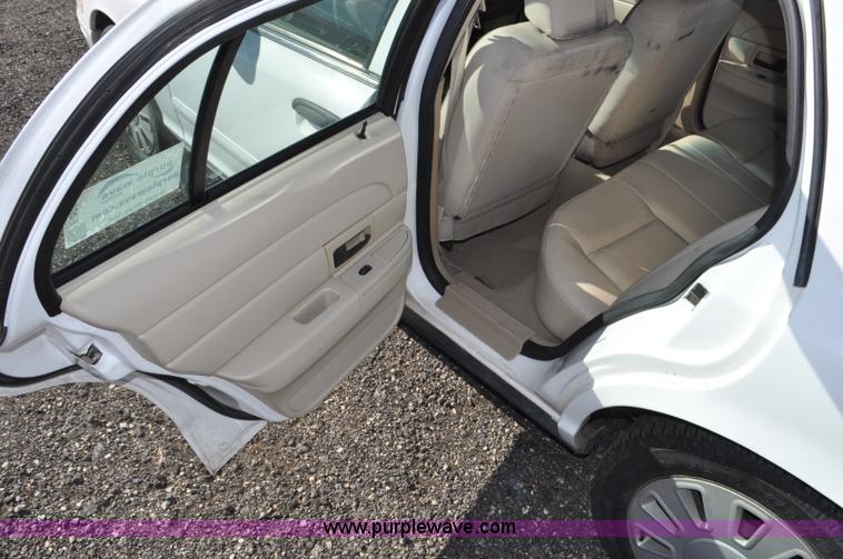 image for item F2081 2008 Ford Crown Victoria Police Interceptor