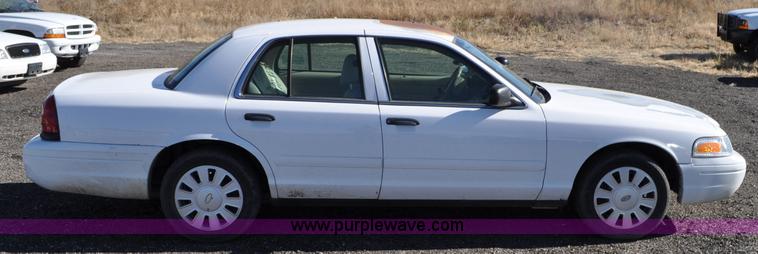 image for item F2082 2008 Ford Crown Victoria Police Interceptor