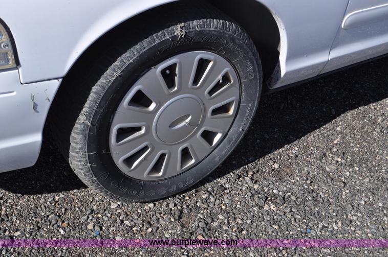 image for item F2082 2008 Ford Crown Victoria Police Interceptor