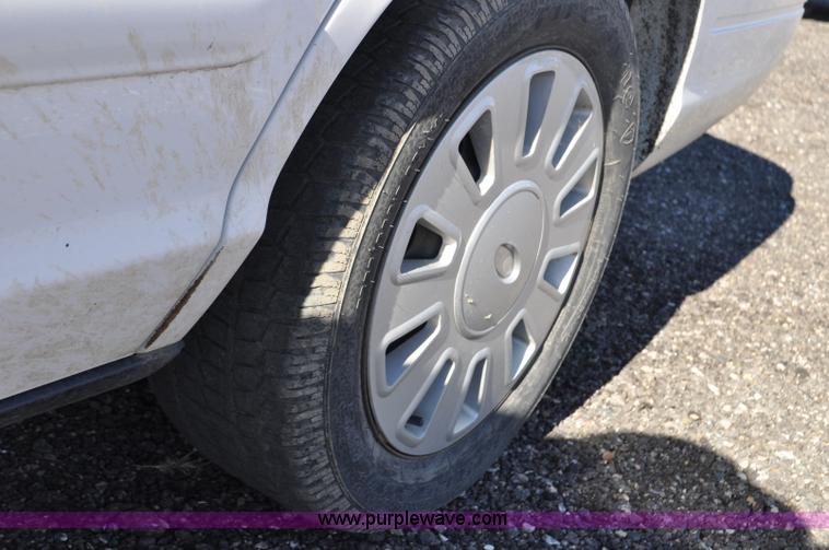 image for item F2082 2008 Ford Crown Victoria Police Interceptor