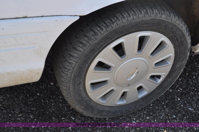 image for item F2082 2008 Ford Crown Victoria Police Interceptor