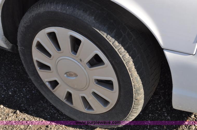 image for item F2082 2008 Ford Crown Victoria Police Interceptor