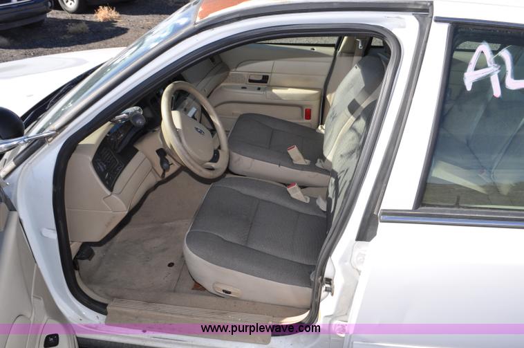 image for item F2082 2008 Ford Crown Victoria Police Interceptor