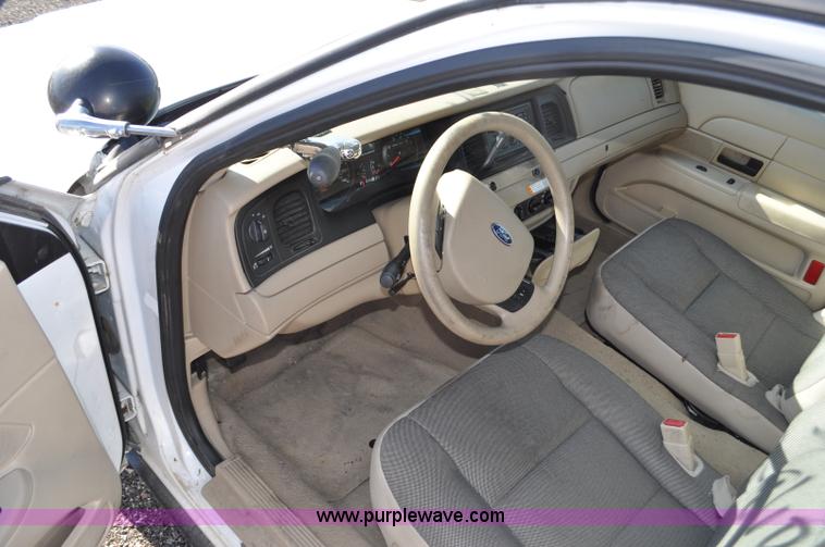 image for item F2082 2008 Ford Crown Victoria Police Interceptor