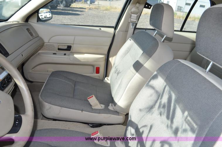 image for item F2082 2008 Ford Crown Victoria Police Interceptor