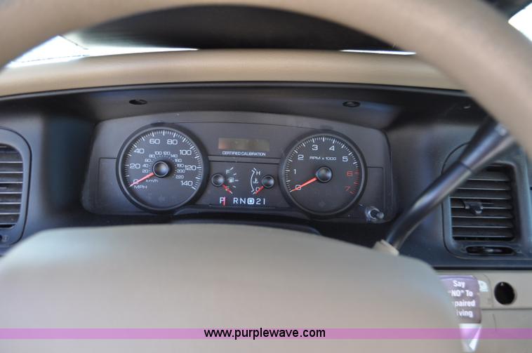 image for item F2082 2008 Ford Crown Victoria Police Interceptor