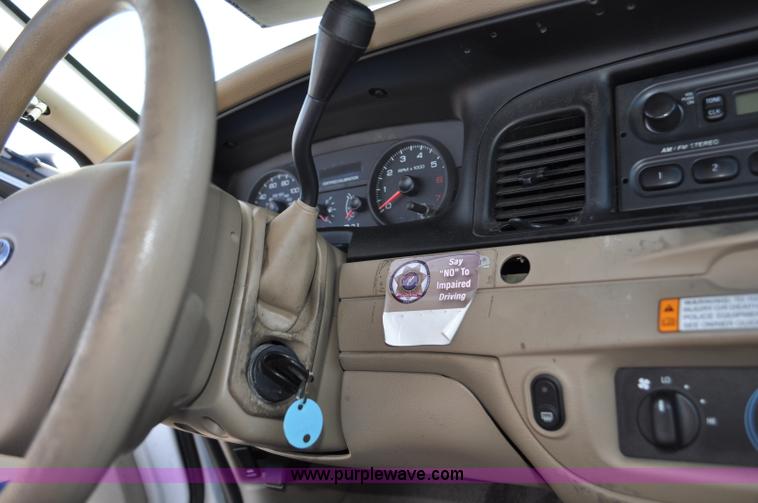 image for item F2082 2008 Ford Crown Victoria Police Interceptor