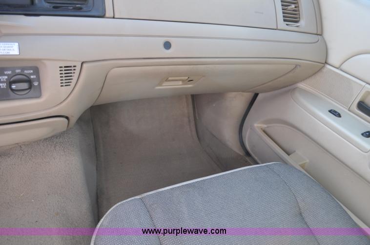 image for item F2082 2008 Ford Crown Victoria Police Interceptor