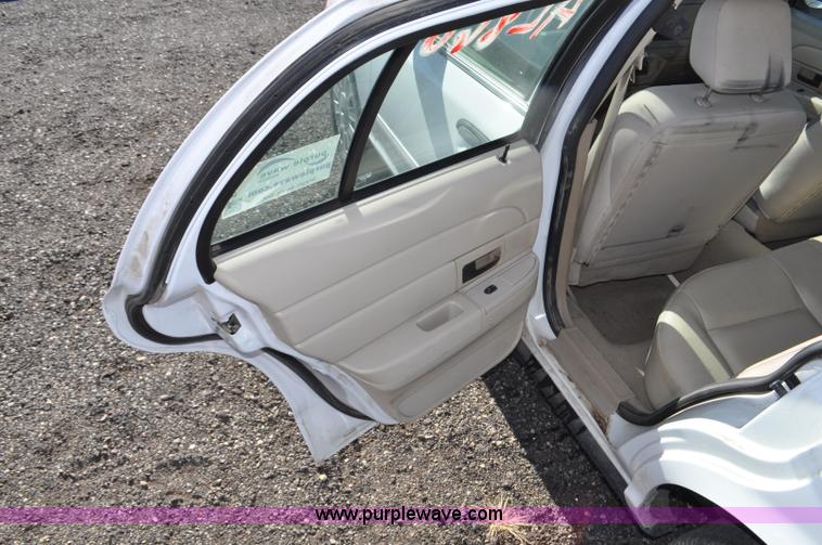 image for item F2082 2008 Ford Crown Victoria Police Interceptor