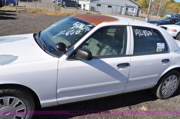 image for item F2082 2008 Ford Crown Victoria Police Interceptor