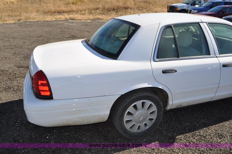 image for item F2082 2008 Ford Crown Victoria Police Interceptor