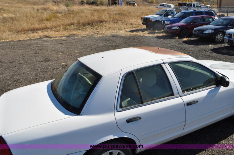 image for item F2082 2008 Ford Crown Victoria Police Interceptor