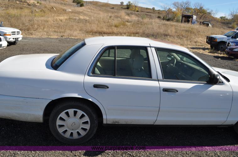 image for item F2082 2008 Ford Crown Victoria Police Interceptor