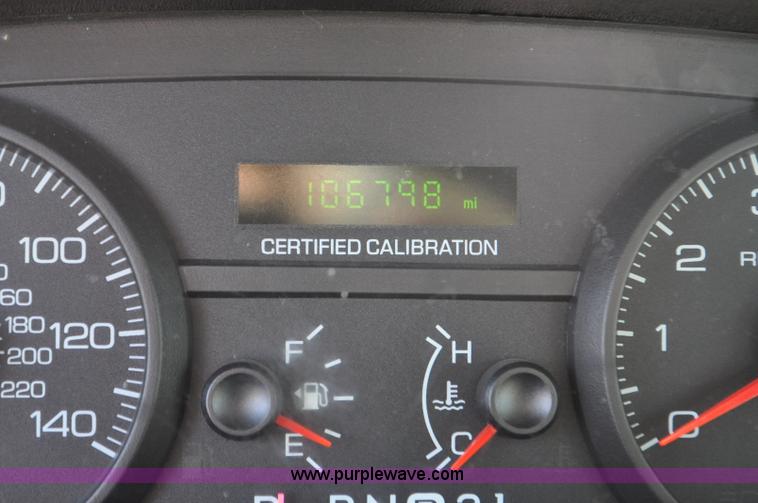 image for item F2082 2008 Ford Crown Victoria Police Interceptor