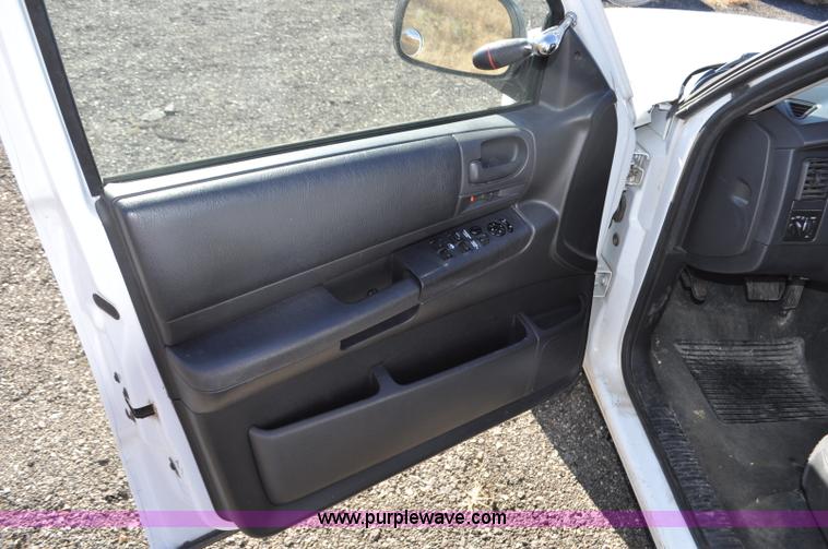 image for item F2084 2003 Dodge Durango SUV