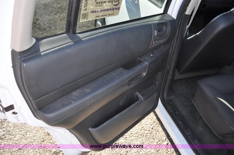 image for item F2084 2003 Dodge Durango SUV