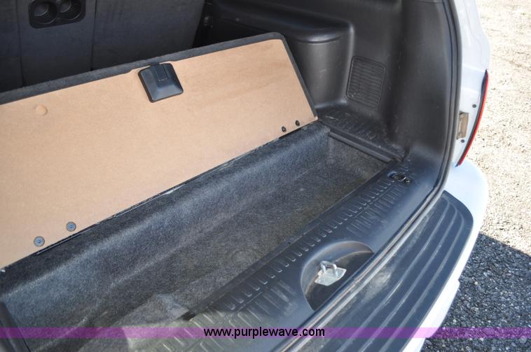 image for item F2084 2003 Dodge Durango SUV